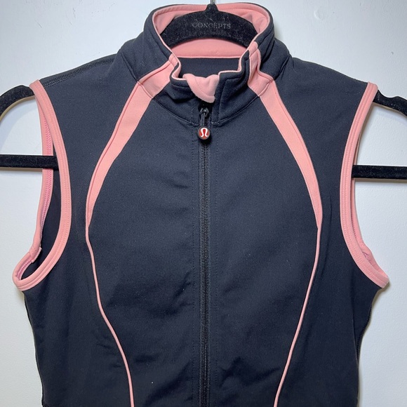 Lululemon Women’s Black and Pink trim Fitted Vest in size US 4 - Picture 2 of 6